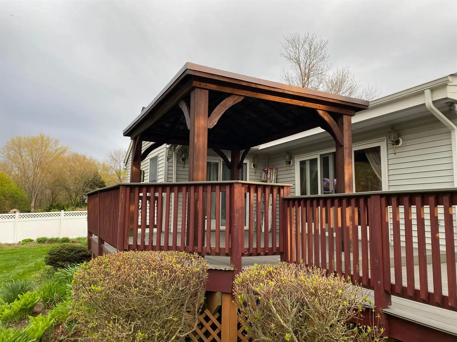 Deck pergola in Monmouth County NJ